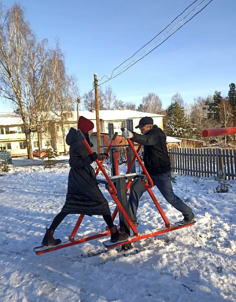 В селе Понино Глазовского района построили современную площадку с тренажерами