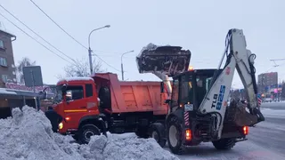 Магнитогорские дорожные службы круглосуточно борются с последствиями рекордных снегопадов