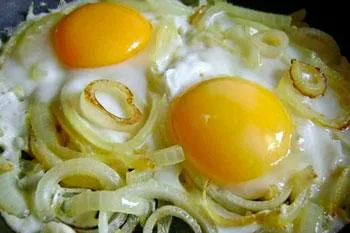 Как насчет яичницы с репчатым луком