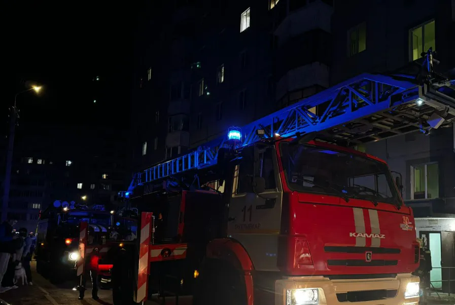В столице Коми потушили пожар в многоквартирном доме: спасли 18 и эвакуировали 25