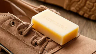 "Кладу кусок мыла в обувь и бед не знаю": простой, но гениальный лайфхак - возьмите на вооружение