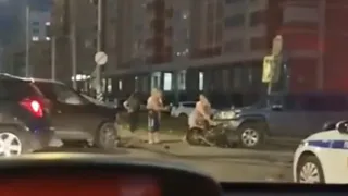 Госпитализировали в тяжелом состоянии: на Большой водитель Мицубиси сбил мотоциклиста