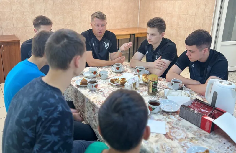 Футболисты "Новой генерации" вдохновили подростков из ЦВСНП в Коми