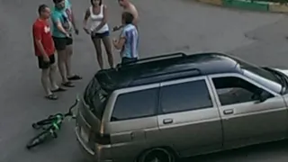 В Рязани автомобиль сбил ребенка на велосипеде во дворе