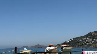 Подальше от шума и ближе к морю: лучшие места в России для отдыха пожилых — проверенные направления