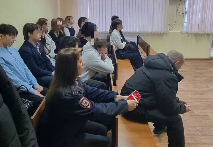 Подростки Удмуртии увидели “Реалии закона” на судебном процессе о наркотиках