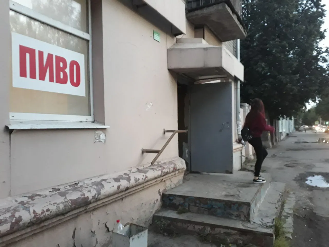 Ко дню трезвости. "Буфет" на Чкалова, где нелегально торгуют алкоголем, не закроют. Мы узнали почему