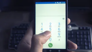 С сегодняшнего дня операторы сотовой связи начали отменять роуминг на территории России