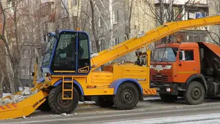 В Чебоксарах внедряют новые снегопогрузчики для повышения безопасности работ