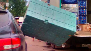 Грузчики "Магнита" разнесли автомобиль покупателя. Случайно конечно