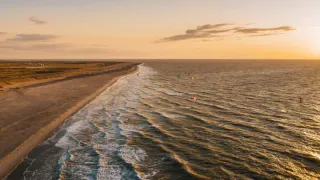 Там дешевле чем в Краснодарском крае и уважают русских: на этот золотой курорт полечу в феврале