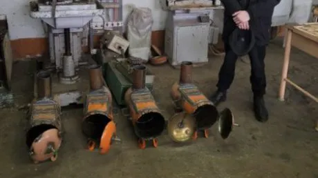 Студенты Кузнецкого колледжа изготавливают печки-буржуйки для бойцов СВО