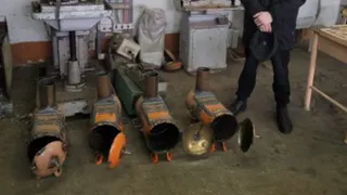 Студенты Кузнецкого колледжа изготавливают печки-буржуйки для бойцов СВО