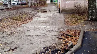 "Дураки и дороги" - жители дома на Московском шоссе недовольны новым асфальтом