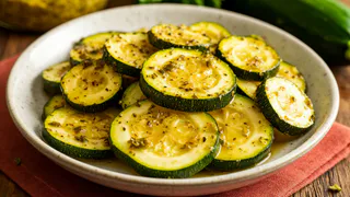 Мариную остренькие горчичные кабачки по-новому: вкусные, хрустящие - хоть сразу банки открывай