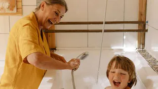 Приметы и запреты на 13 октября: детей обливаем водой