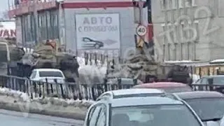 Колонна военной техники прошла по Московскому проспекту Брянска