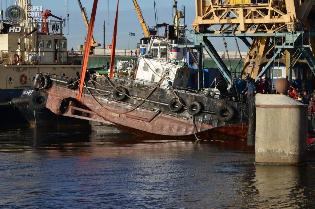 В акватории республики со дна реки был поднят затонувший буксир-толкач