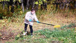 Ну-ка все вместе: рязанцы приняли участие в Субботнике в Лесопарке