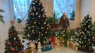 В Усинской ЦРБ к Новому году оформили медицинские учреждения праздничным декором