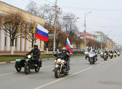 Верхом на железных конях: мотоклуб “Ночные волки” совершил пробег по центру Рязани