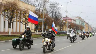 Верхом на железных конях: мотоклуб “Ночные волки” совершил пробег по центру Рязани