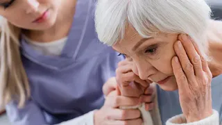 Названы популярные блюда, которые провоцируют деменцию и слабоумие