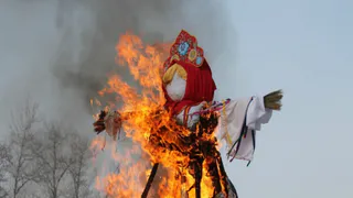 В нескольких районах Владимира на масленичных гуляниях сожгут пять чучел Зимы