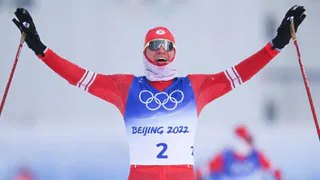 Брянский лыжник Большунов завоевал третье золото Олимпиады в Пекине