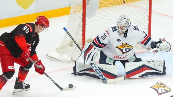 Двойной триумф магнитогорского "Металлурга": Набоков и Михайлис признаны лучшими игроками недели в КХЛ