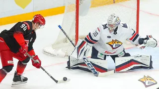 Двойной триумф магнитогорского "Металлурга": Набоков и Михайлис признаны лучшими игроками недели в КХЛ