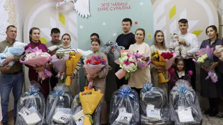 Чебоксарским семьям подарили детские автокресла