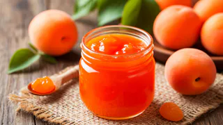 Как улучшить абрикосовое варенье: запомнила 3 лайфхака мудрых хозяек. Янтарное, густое, ароматное - и абрикосовые дольки целенькие