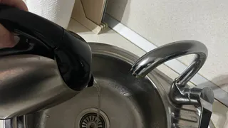 1 ложка и 1 чашка в слив: жир исчез за считанные минуты— эффективнее, чем уксус и сода