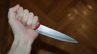 В Старожилове мужчина нанес приятелю более 30 ударов ножом