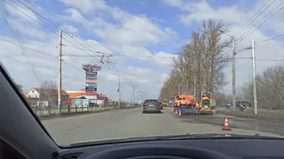 В Советском районе города Брянска возле Аэропарка ремонтируют дорогу