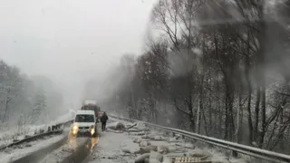 В Касимовском районе произошло ДТП: на дороге лежат мешки с грузом
