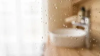 Назван простой и эффективный способ убрать конденсат на зеркале в ванной