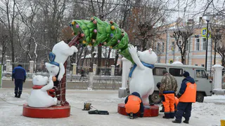 Праздник к нам приходит: рязанский парк украсили арт-объектами и елкой