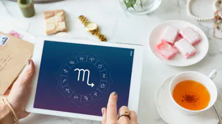 Неожиданные возможности в деньгах и важность общения – что предсказывают звёзды