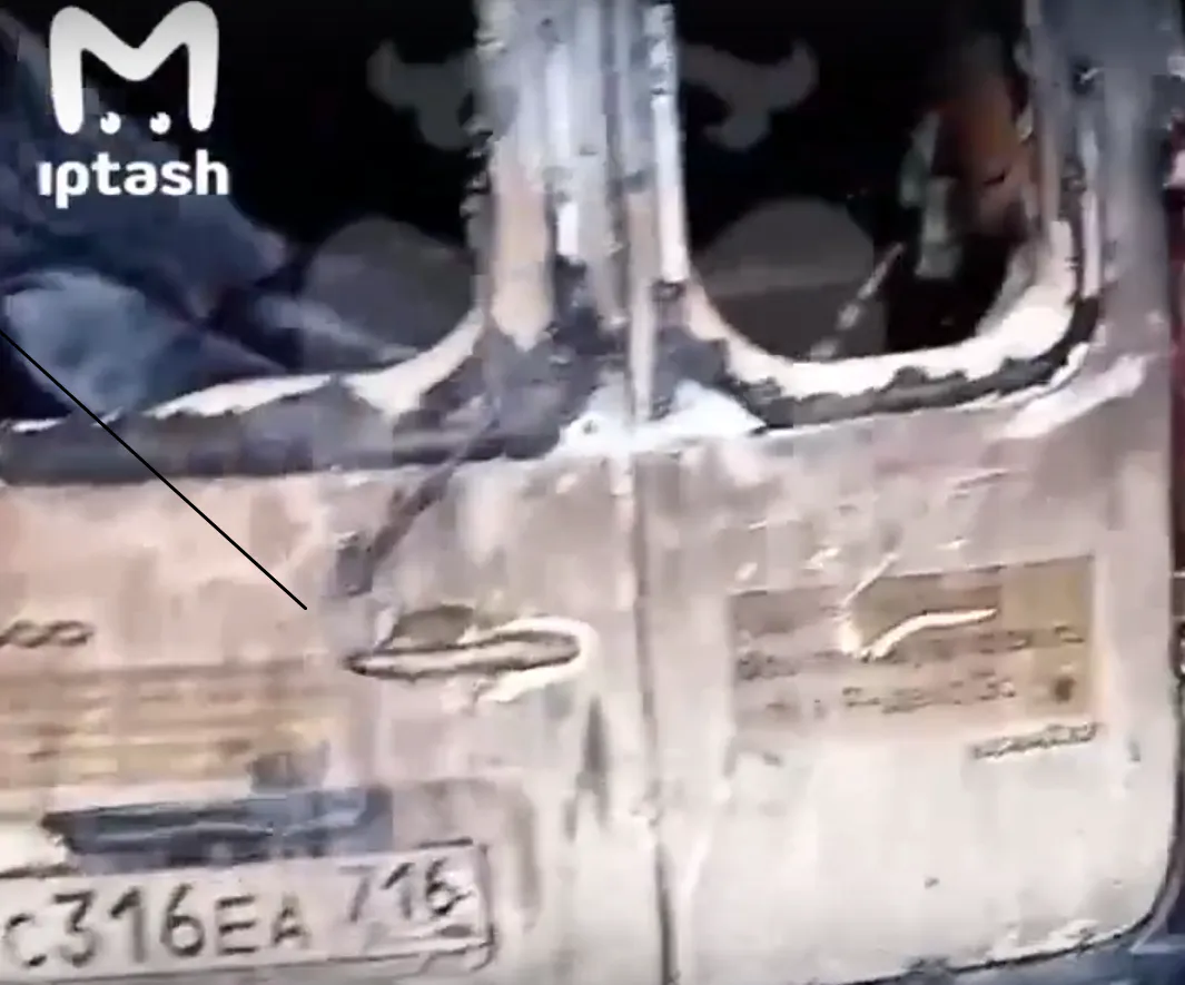 Четыре машины сгорели в автосервисе Казани