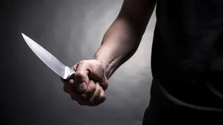 В Круглом поле пьяный мужчина зарезал 80-летнюю мать