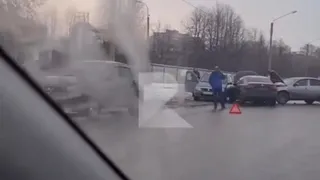 Массовое ДТП в Рязани: у перинатального центра столкнулись три иномарки