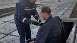 Магнитогорец случайно открыл купальный сезон, упав в Урал во время прогулки