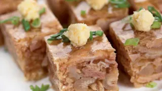 Всего 1 ложка на литр бульона — как быстро спасти холодец, если он не застыл