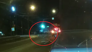 Рано утром на Южной Окружной одна машина протаранила другую