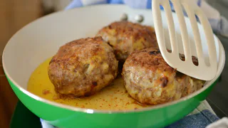 Вкусные и сочные куриные котлеты по ГОСТУ: рецепт времен СССР  