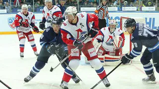 «Нефтехимик» обыграл на своем льду «Локомотив»