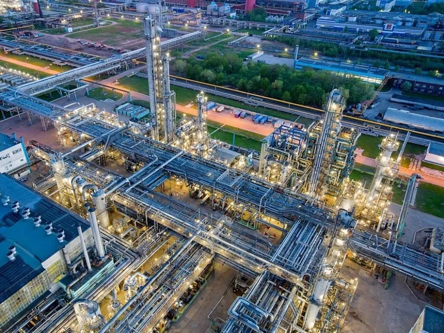 На предприятии Нижнекамска монтируют первый закрытый факел