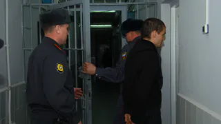 В рязанской колонии строгого режима незаконно поощряли двух осужденных